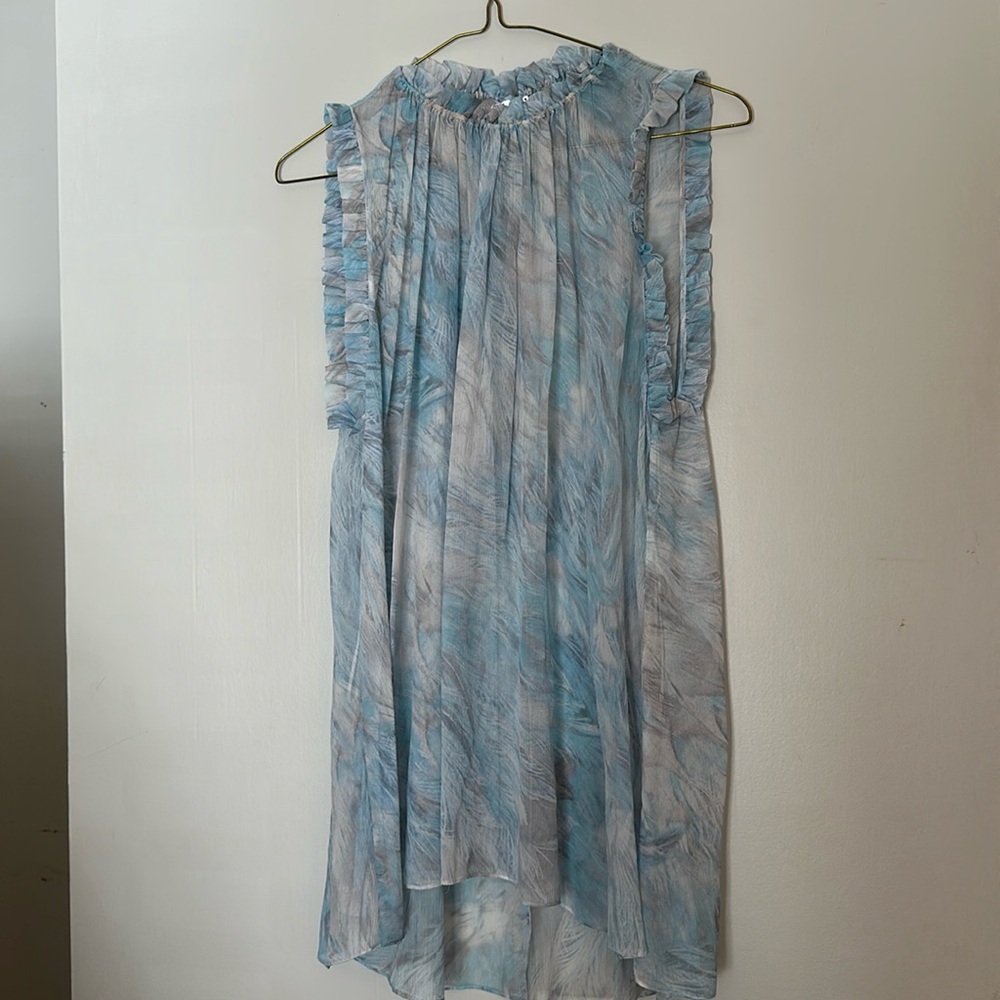 Elie Tahari 100% silk medium sheer chiffon sleeveless blouse blue feather patter